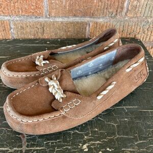 UGG Genoa Moccasin Slippers Boat Shoes Size 8 Tan